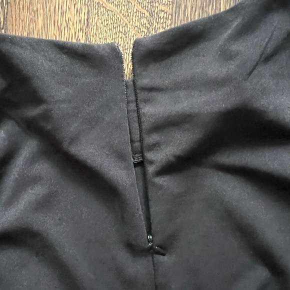 Flattering black and houndstooth dress - Picture 7 of 7